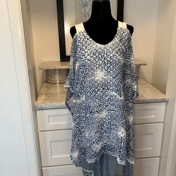 Marallis Collection Blue & White Crochet Like Sleeveless Top - Picture 1 of 15